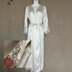 Flora by‎ Flora Nikrooz Sleeve Appliqué Detail Long Robe